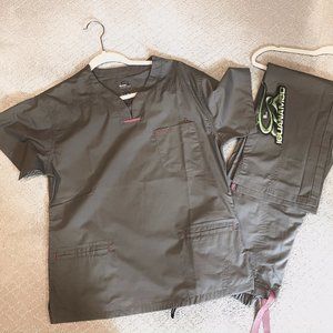 Iquanamed Scrub Set